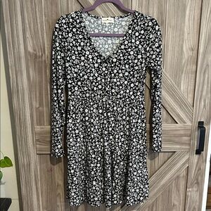 Derek Heart Black and White Floral Long Sleeve Dress